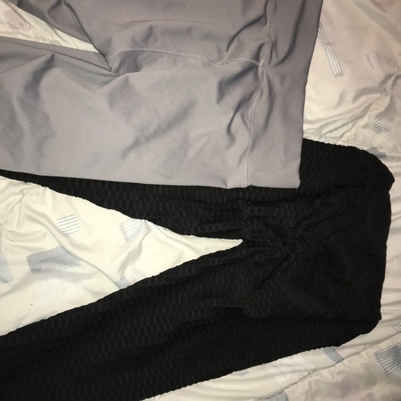 Two pairs of leggings (TIKTOK LEGGINGS) - Picture 2 of 6